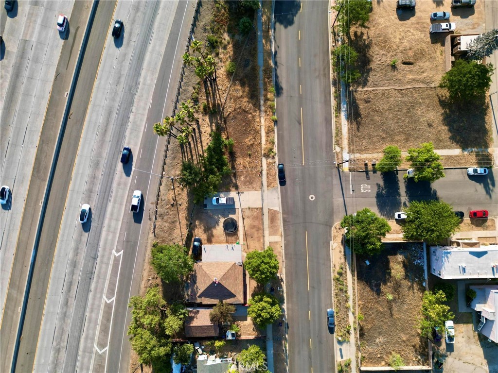 207 E 5th Street Property Photo 45