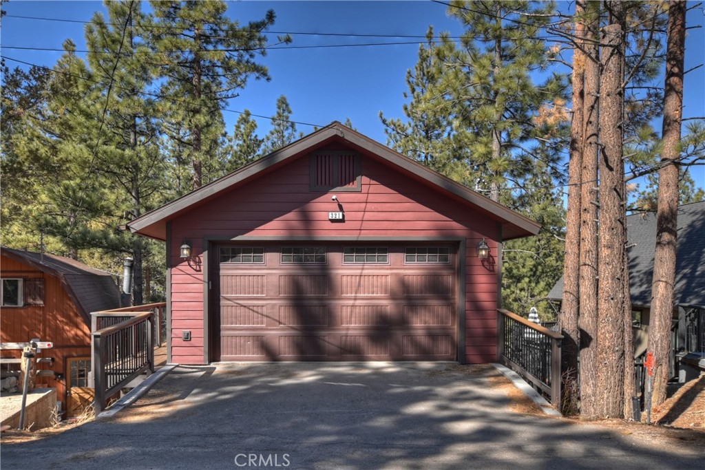 321 Hilltop Property Photo 5