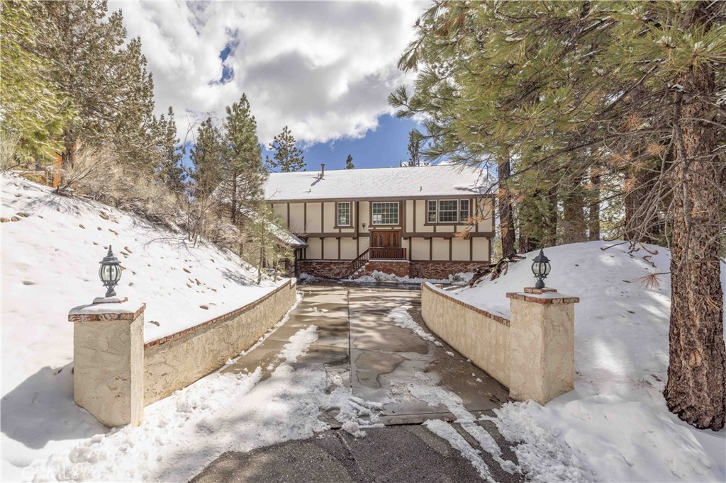 1006 White Mountain Drive Property Photo 1