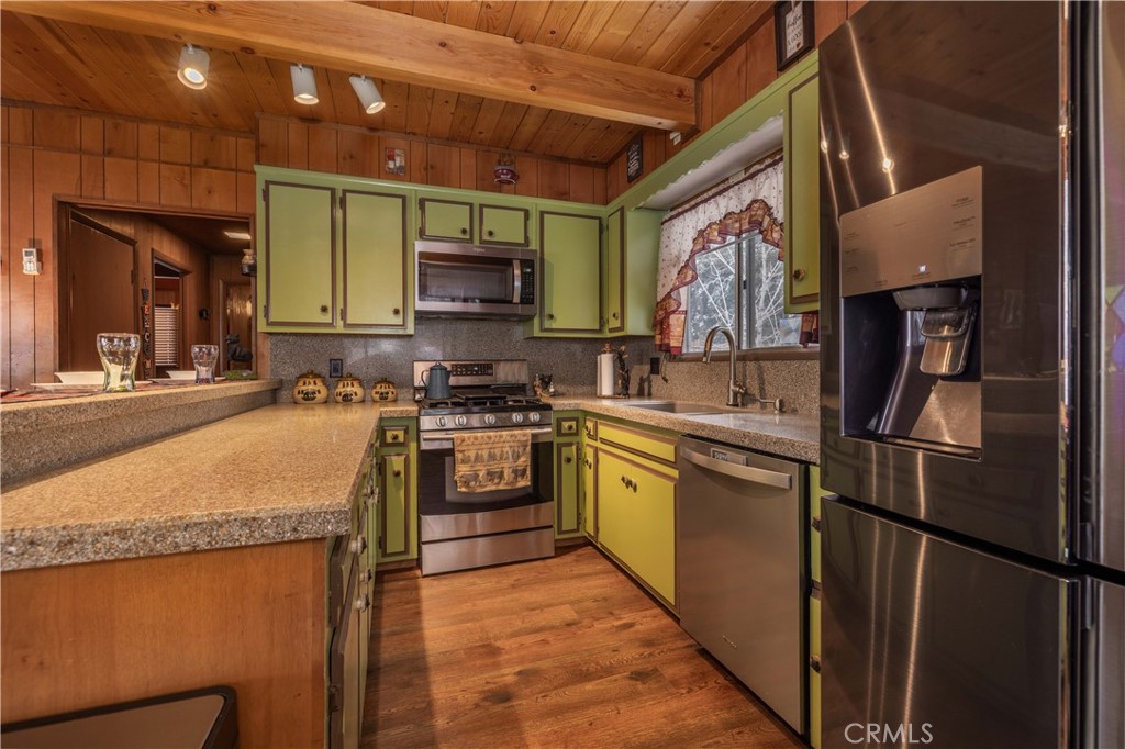 390 Imperial Avenue Property Photo 22