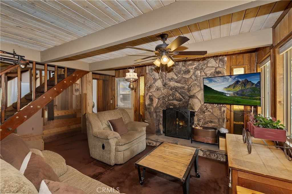 581 Highland Lane Property Photo 4
