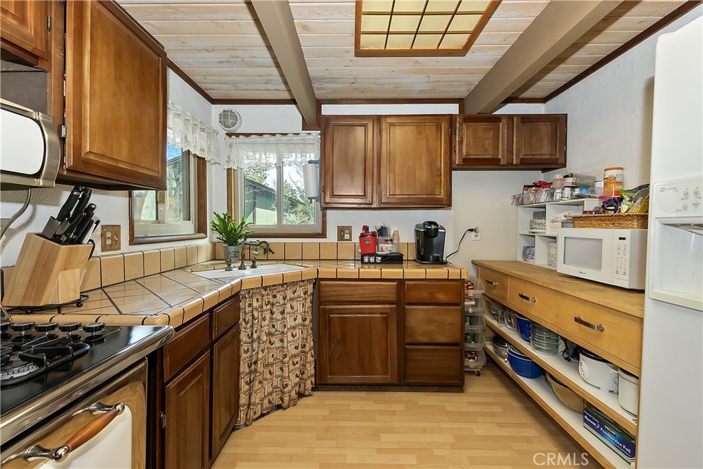 581 Highland Lane Property Photo 7
