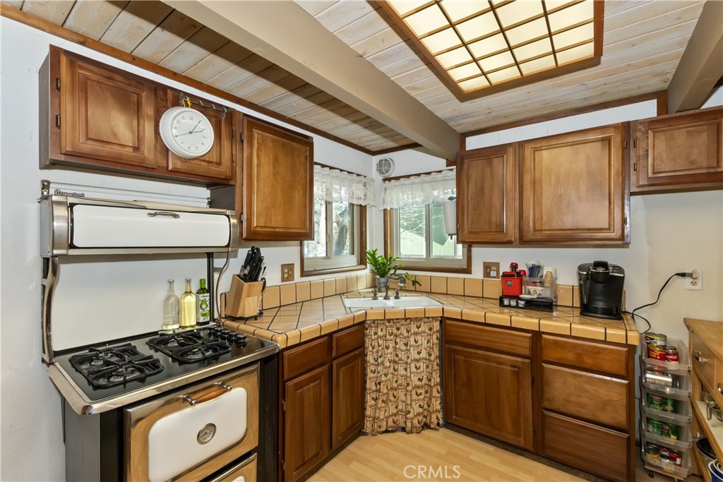 581 Highland Lane Property Photo 8
