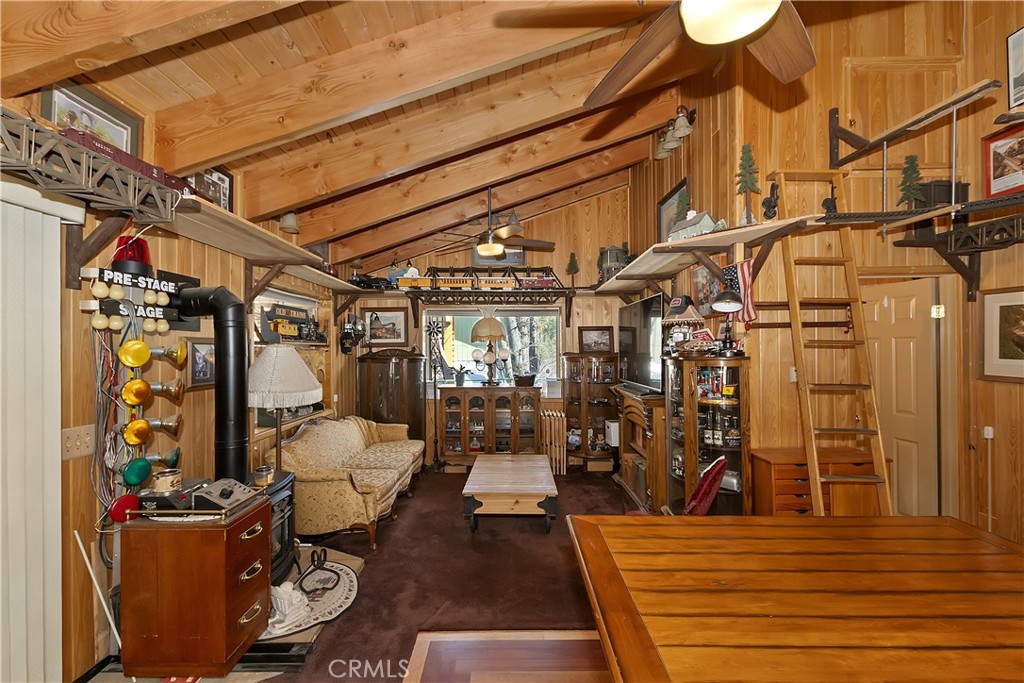 581 Highland Lane Property Photo 11