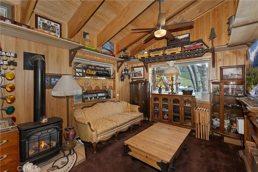 581 Highland Lane Property Photo 14