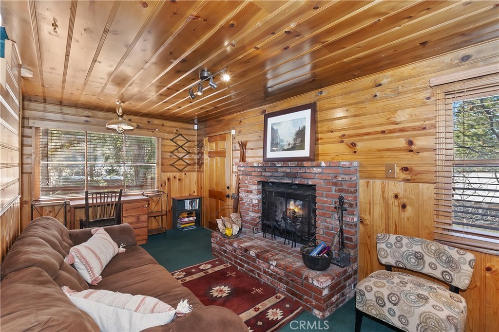 982 Villa Grove Avenue Property Photo 2