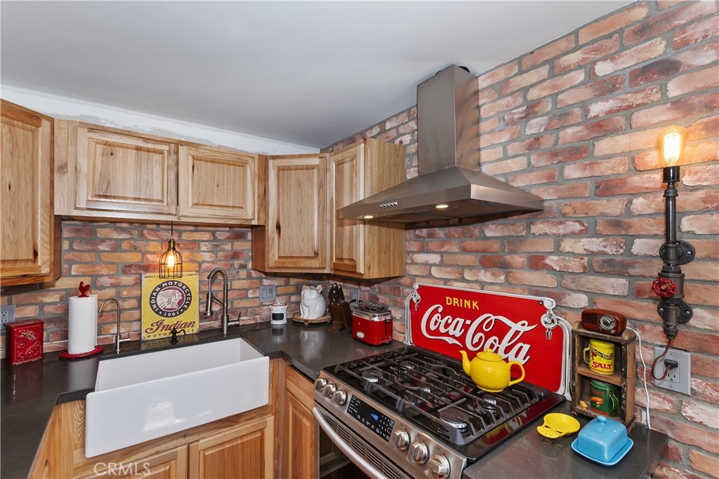 982 Villa Grove Avenue Property Photo 7