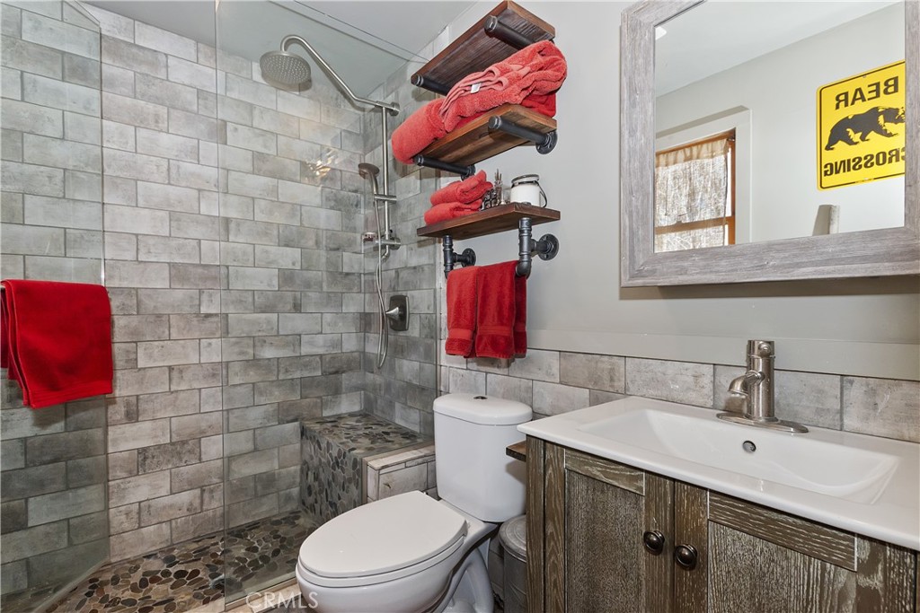 982 Villa Grove Avenue Property Photo 9