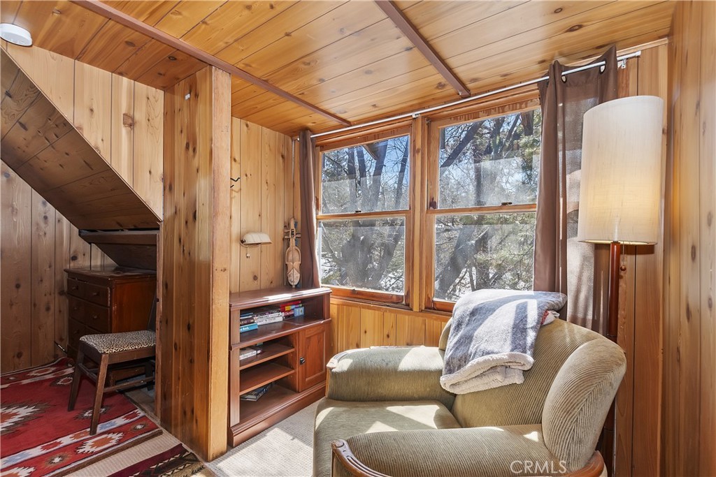982 Villa Grove Avenue Property Photo 13