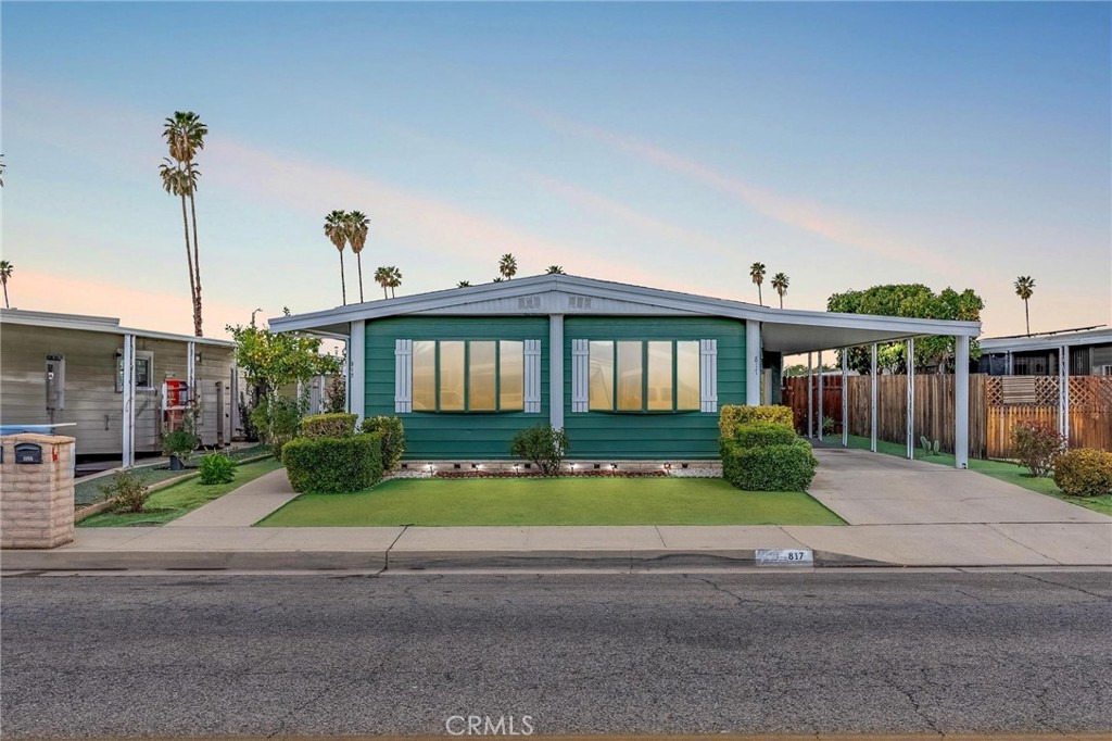 817 S Lyon Avenue Property Photo