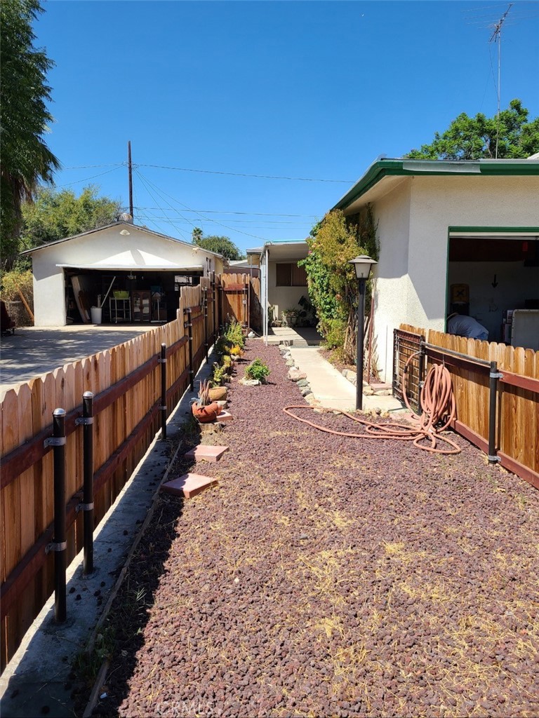 1311 E Olive Street Property Photo