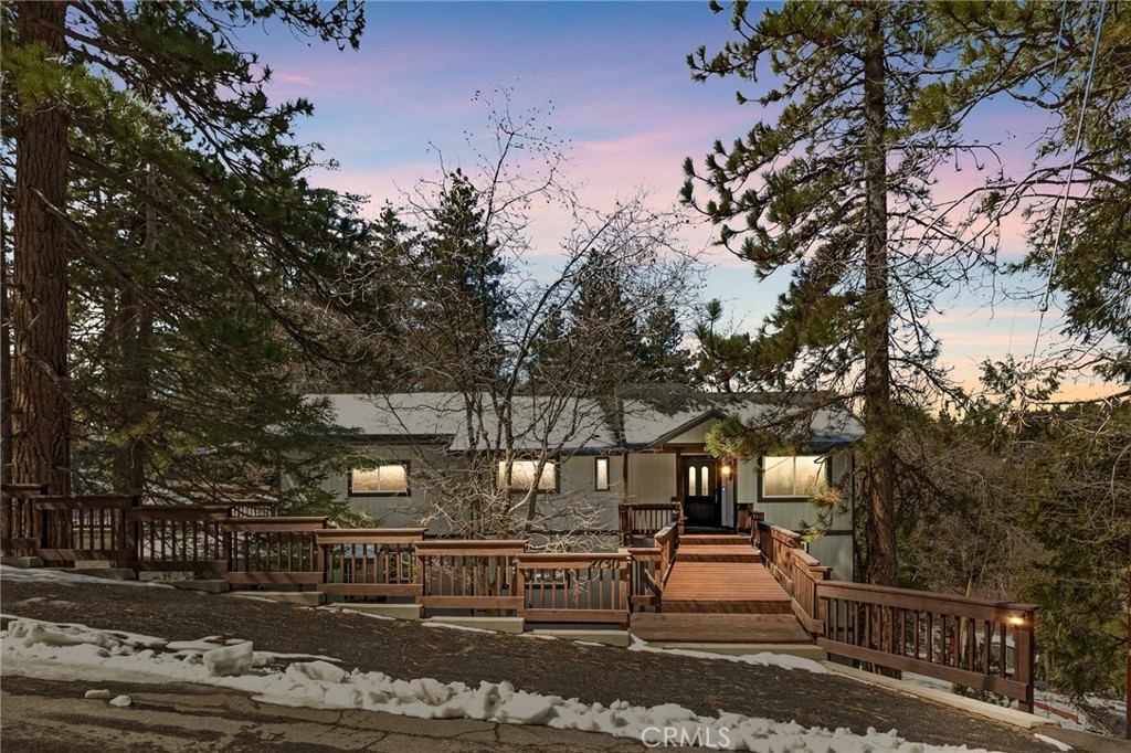 2730 View Drive Property Photo 1