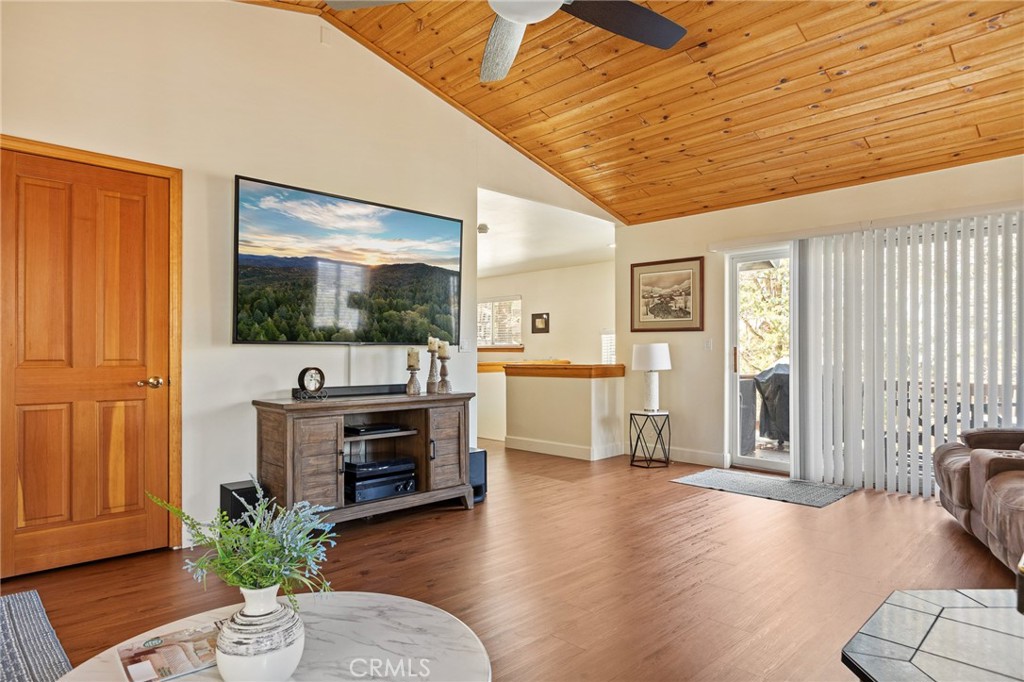 2730 View Drive Property Photo 8