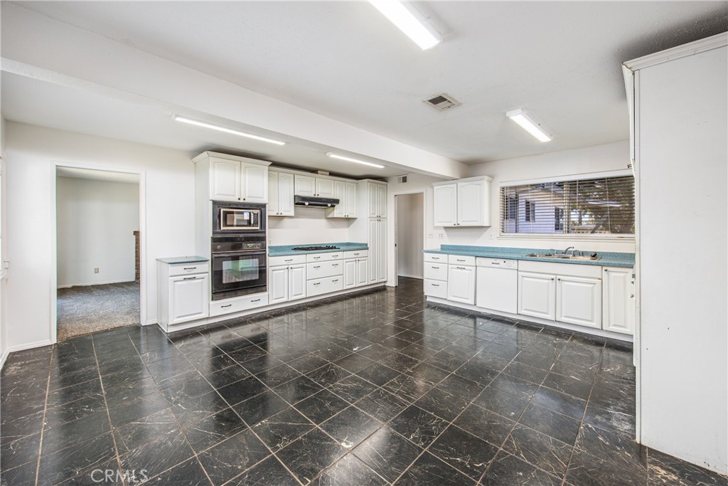 614 Lido Street Property Photo 8