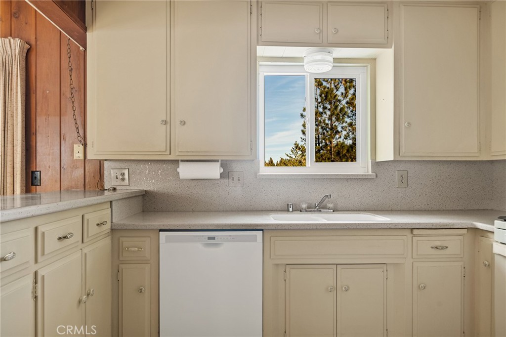 27008 Everest Road Property Photo 10
