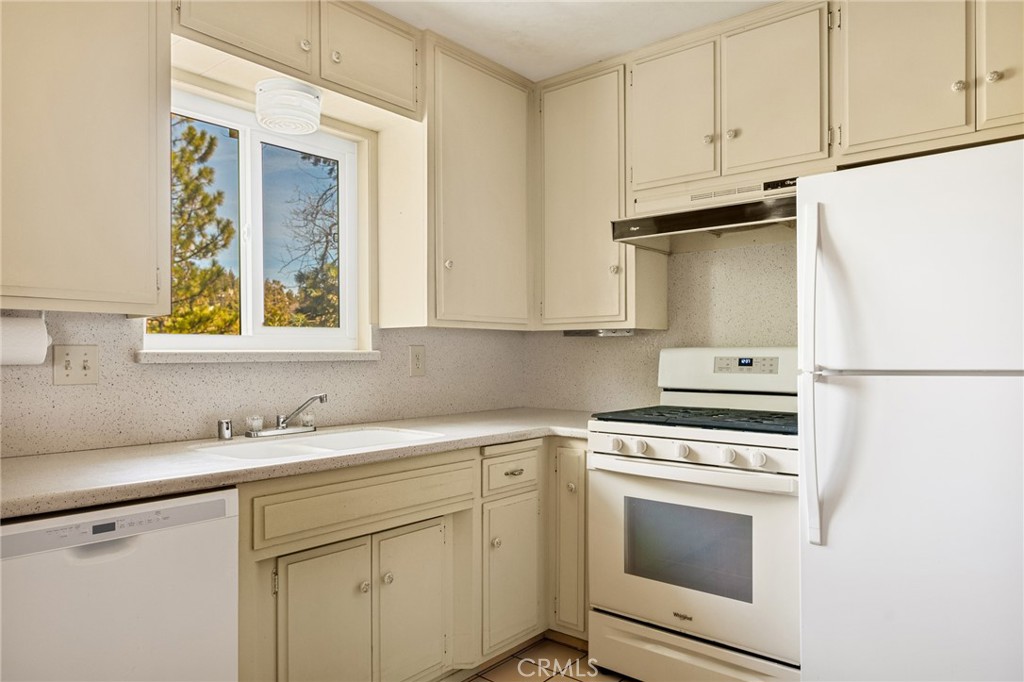 27008 Everest Road Property Photo 11