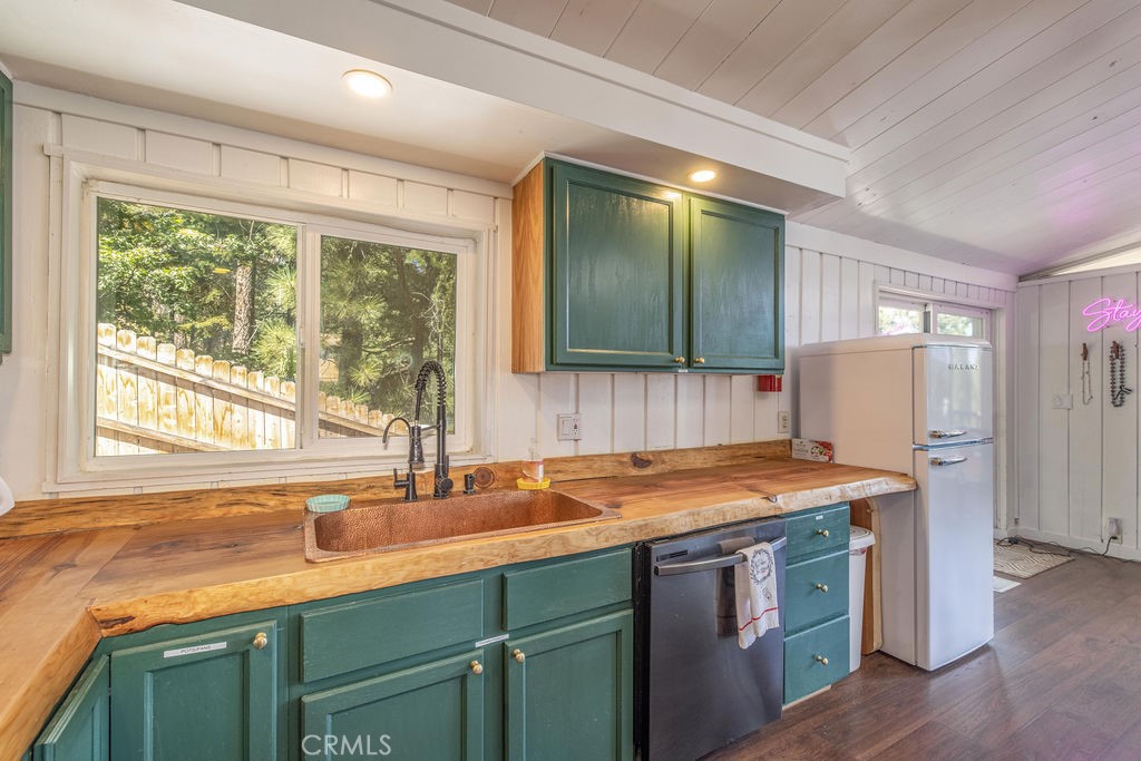 42997 Falls Avenue Property Photo 15