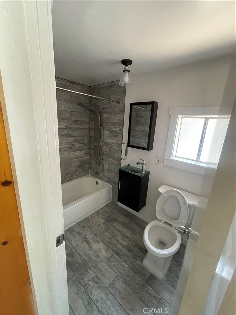 528 Cottage Lane Property Photo 4