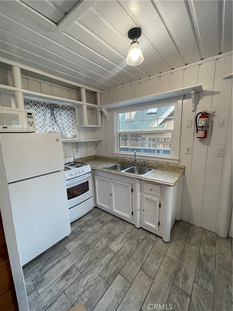 528 Cottage Lane Property Photo 9