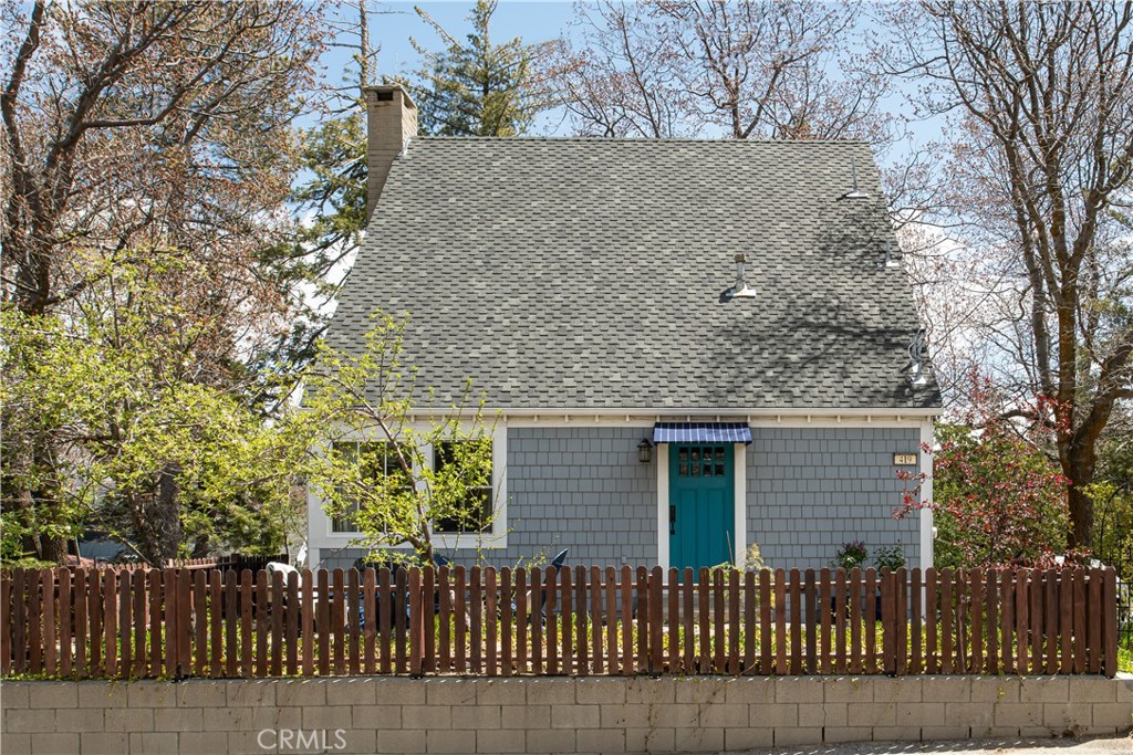 419 Hemlock Drive Property Photo 3