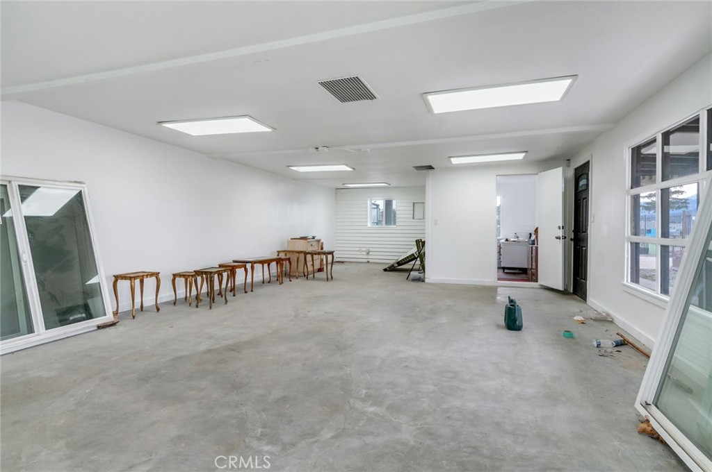 1450 E 6th Street Property Photo 9