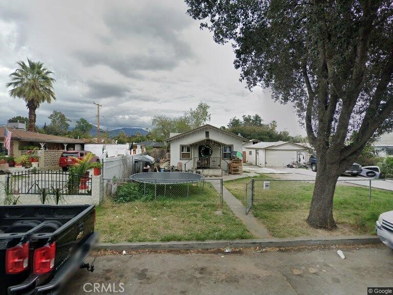 2401 N Leroy Street Property Photo 2