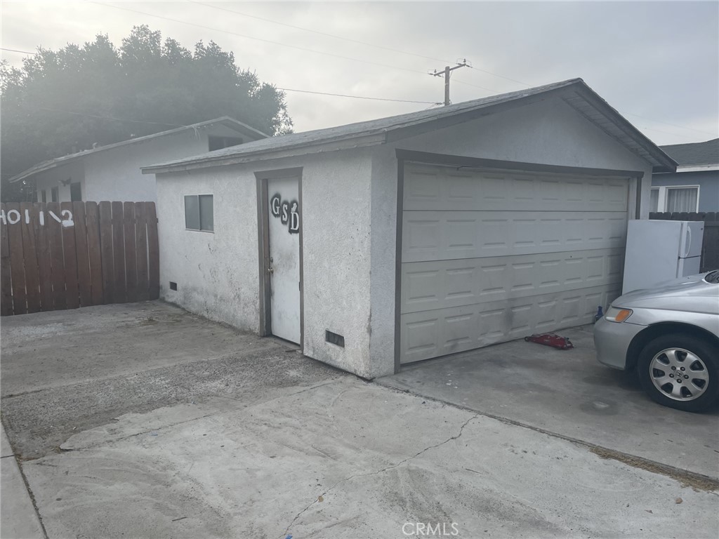 2401 N Leroy Street Property Photo 5