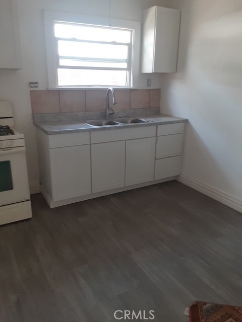 2401 N Leroy Street Property Photo 6