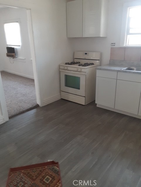 2401 N Leroy Street Property Photo 7