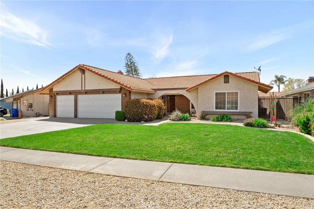 2188 N Sycamore Avenue Property Photo