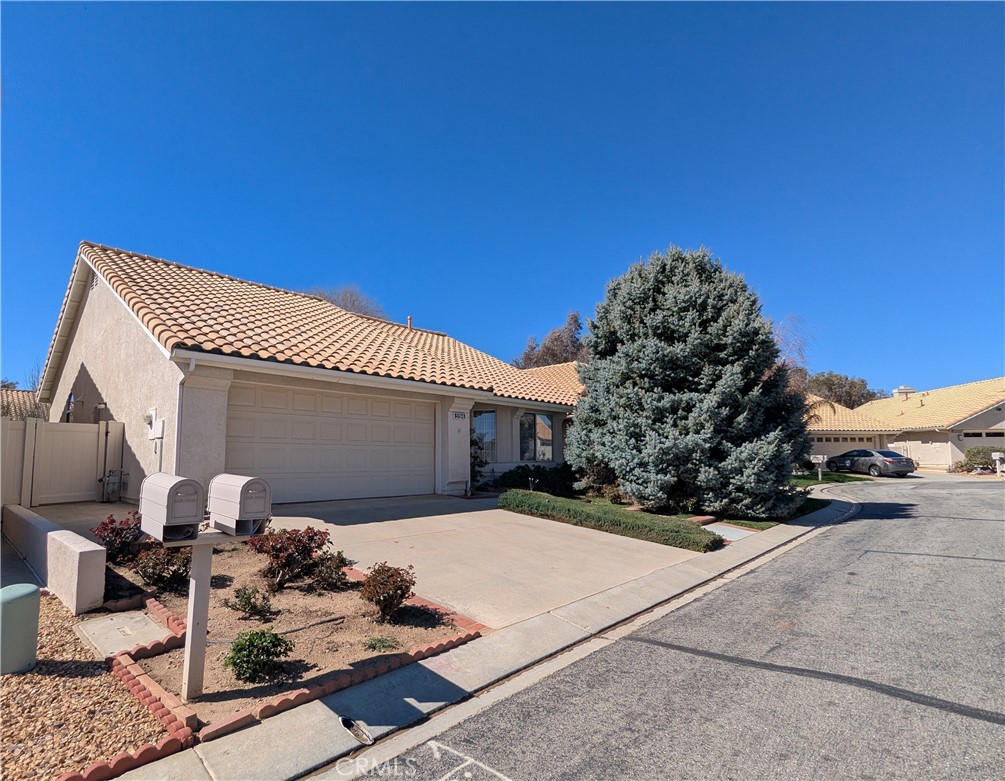 5194 E Lake Court Property Photo 2