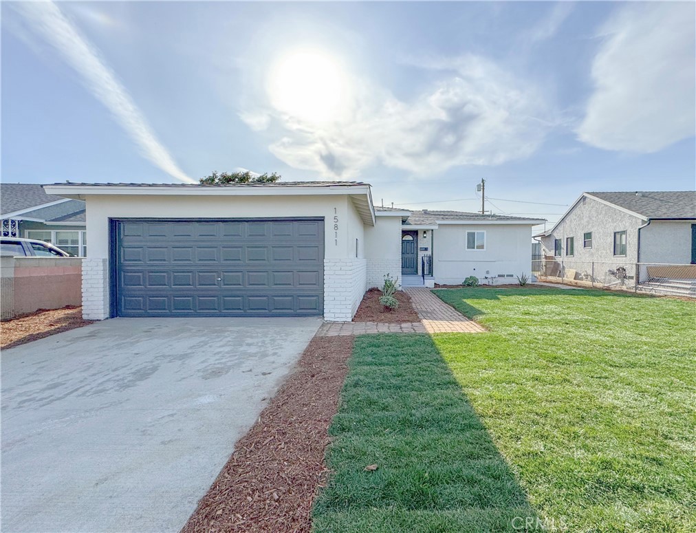 15811 S Tarrant Avenue Property Photo