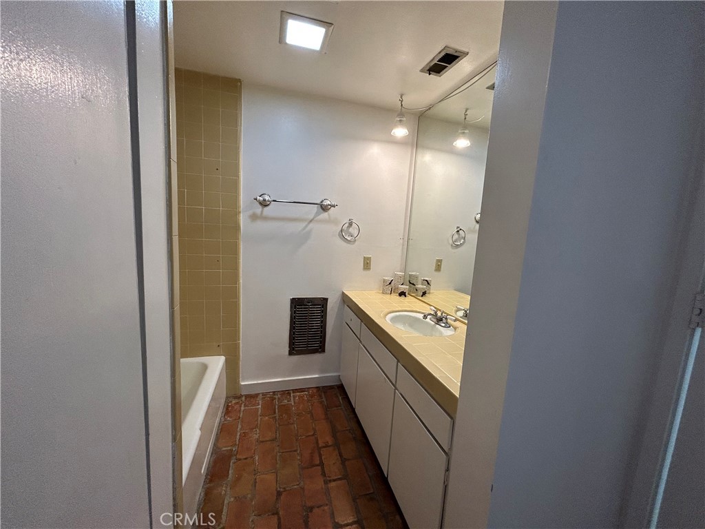872 Sierra Vista Drive 22 Property Photo 14
