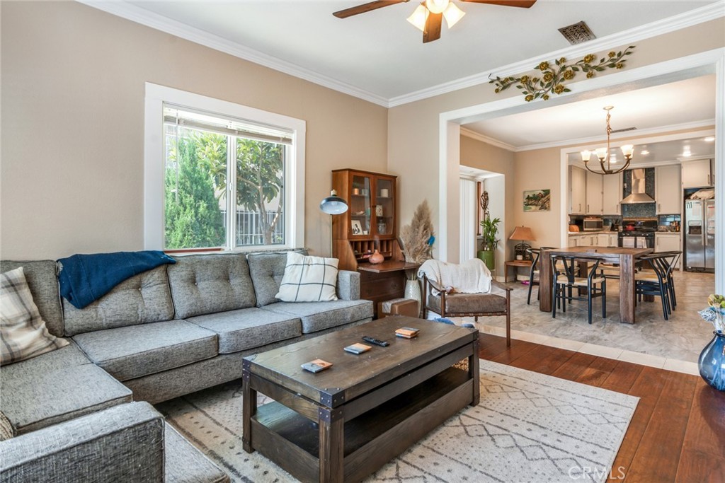 1417 N Kenmore Avenue Property Photo 10