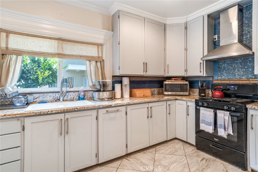 1417 N Kenmore Avenue Property Photo 15