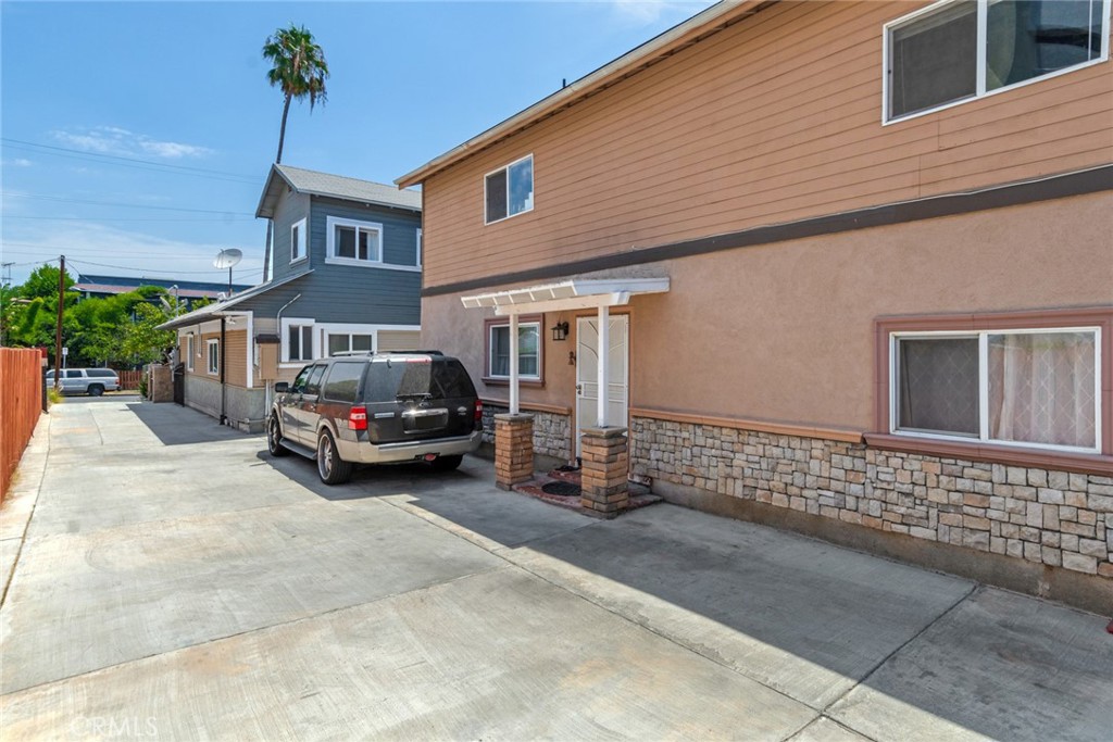 1417 N Kenmore Avenue Property Photo 24