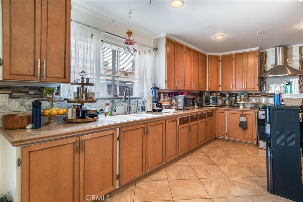 1417 N Kenmore Avenue Property Photo 29