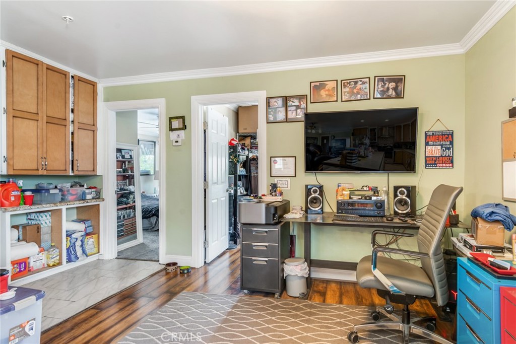 1417 N Kenmore Avenue Property Photo 38