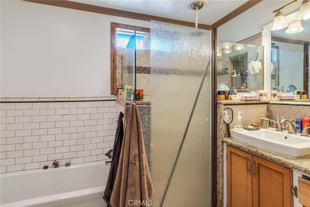 1417 N Kenmore Avenue Property Photo 42
