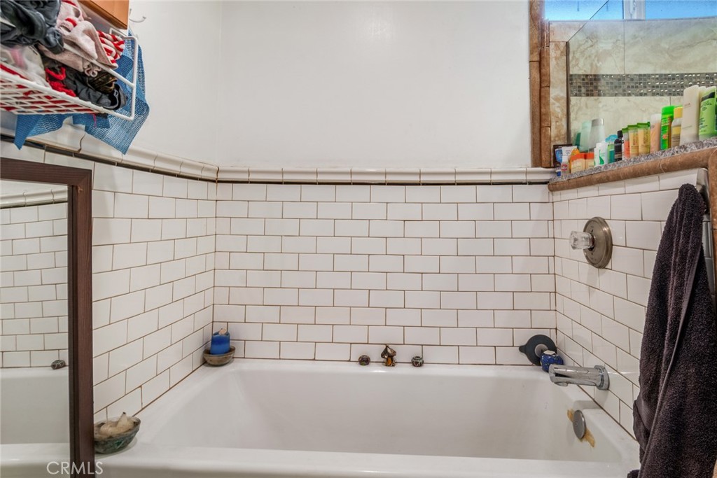 1417 N Kenmore Avenue Property Photo 43