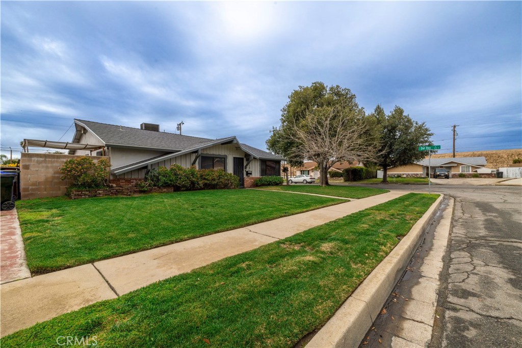 1119 Montrose Avenue Property Photo