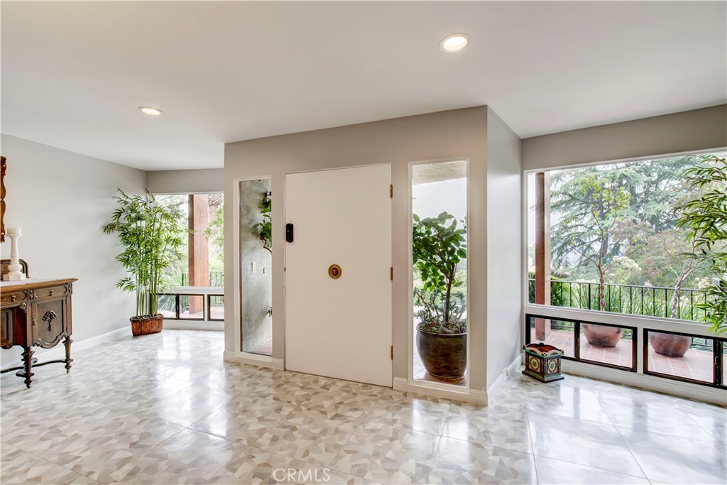 1471 Rosehill Property Photo 6