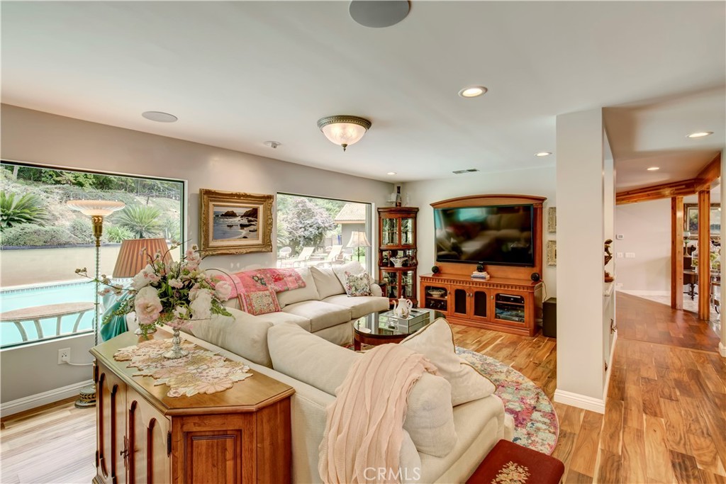1471 Rosehill Property Photo 9