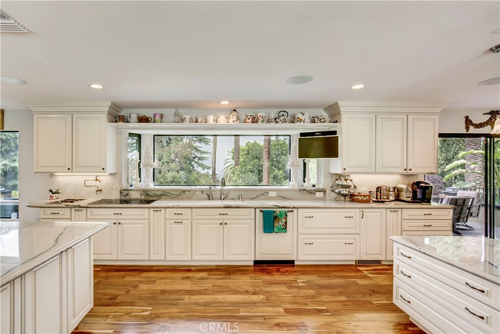 1471 Rosehill Property Photo 16