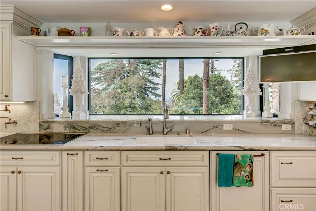 1471 Rosehill Property Photo 17