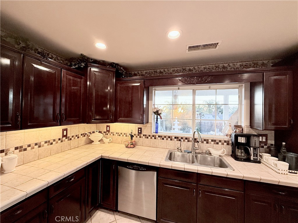 5656 Newbury Avenue Property Photo 9