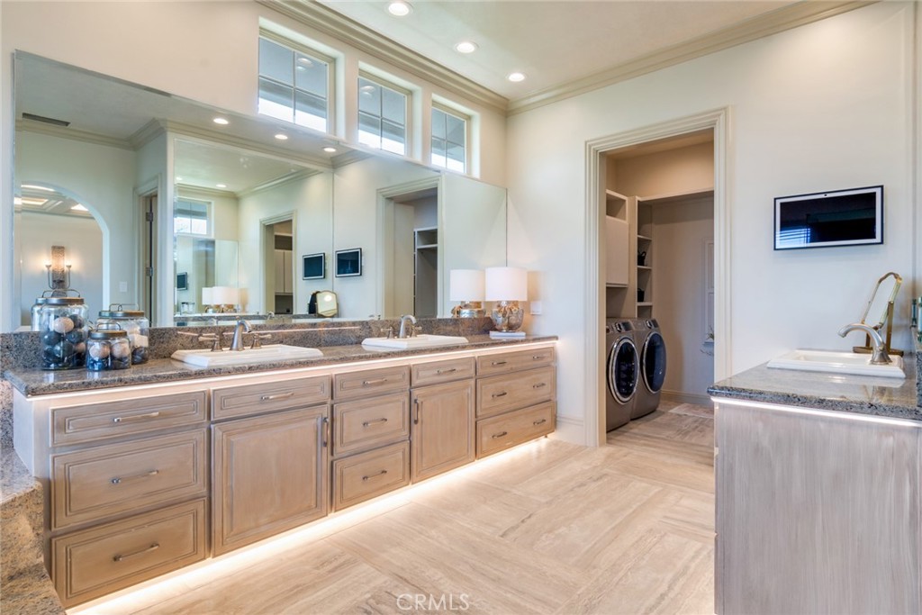 10560 Bluff Street Property Photo 11