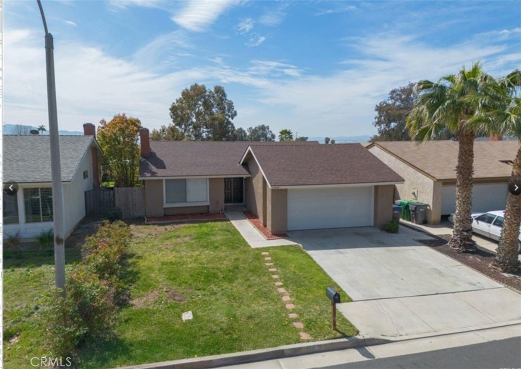 25429 Hemlock Avenue Property Photo