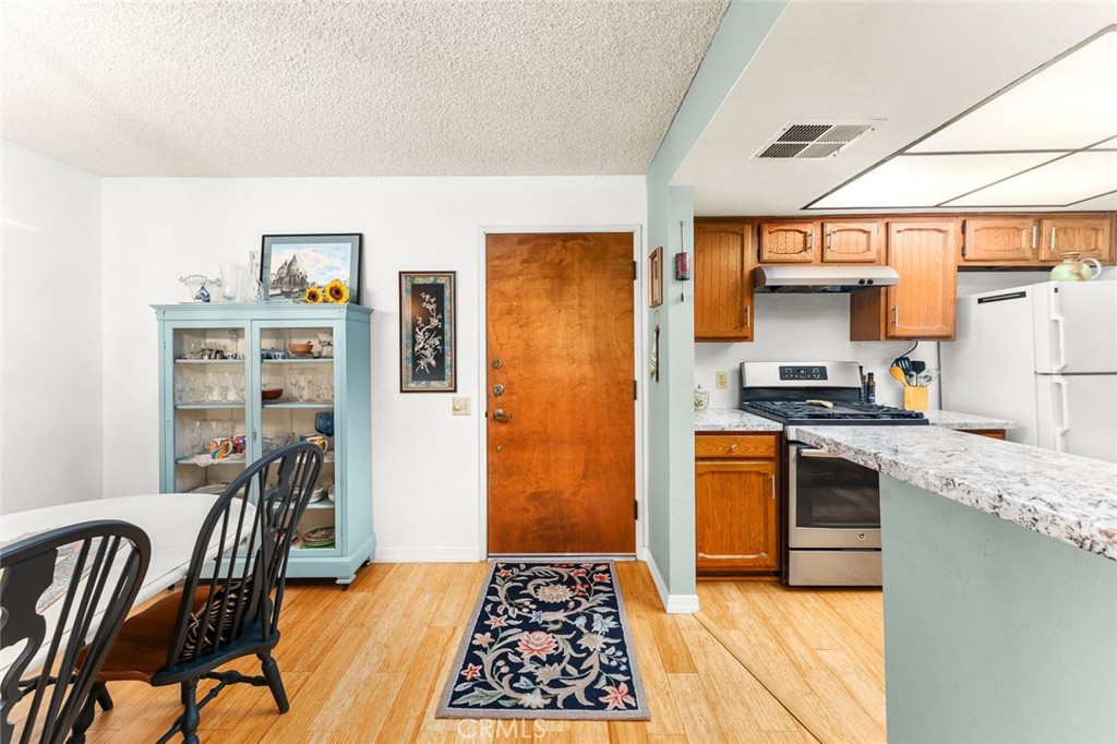 254 E Fern Avenue 207 Property Photo 3