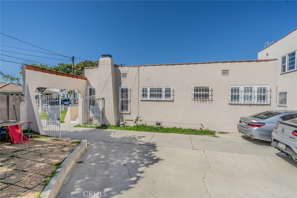 541 Elm Avenue Property Photo 6